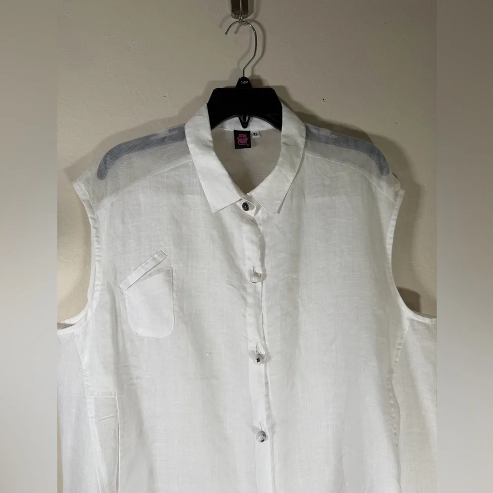 ❣️Sleeveless❣️White Button-Up Tunic